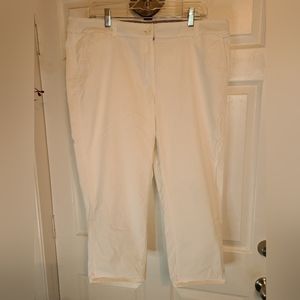 Crown & Ivy Woman's White Capri's Size: 16